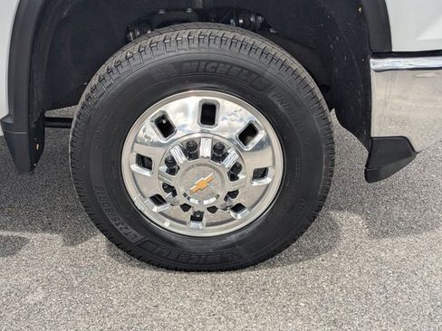 Certified 2025 Chevrolet Silverado 3500 LT w/ Safety Package AWD/4WD image 9