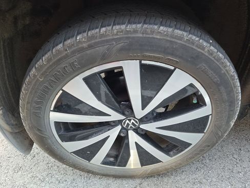 Used 2024 Volkswagen Taos SE image 5