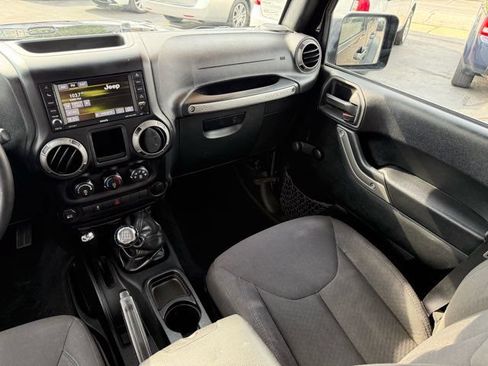 Used 2015 Jeep Wrangler Unlimited Sport w/ Connectivity Group AWD/4WD image 11