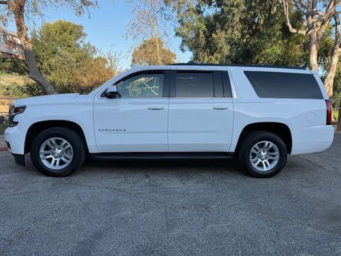 Used 2018 Chevrolet Suburban LT w/ Max Trailering Package image 3
