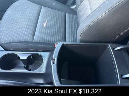 Used 2023 Kia Soul EX FWD image 31