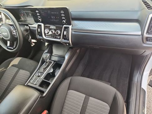Used 2022 Kia Sorento LX image 26