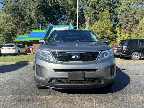 Used 2014 Kia Sorento LX image 2