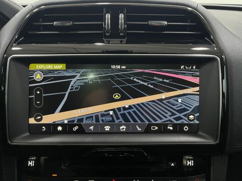 Used 2019 Jaguar F-PACE Prestige image 10