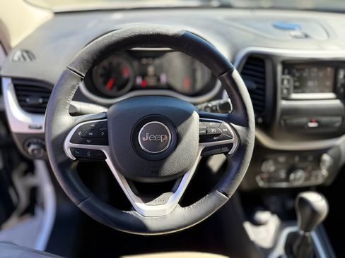 Used 2016 Jeep Cherokee Latitude w/ Comfort & Sound Group image 6