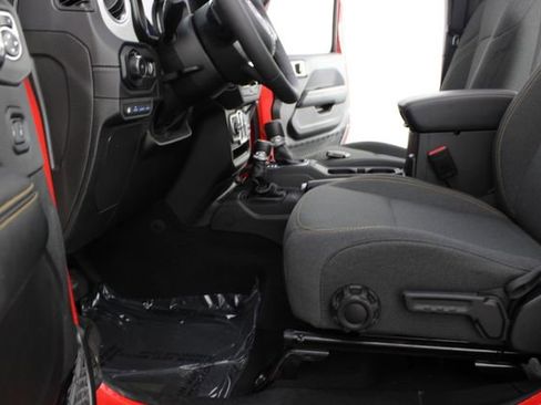 Used 2025 Jeep Wrangler Unlimited Sahara w/ Safety Group AWD/4WD image 15