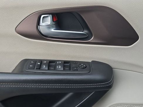 Used 2023 Chrysler Voyager LX image 24