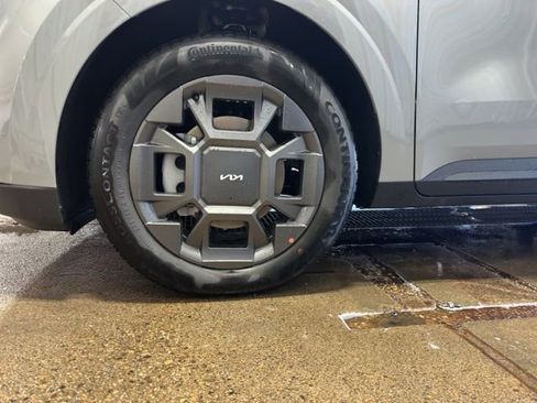 New 2026 Kia Carnival EX image 19