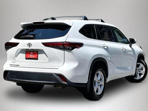 Used 2023 Toyota Highlander L FWD image 5