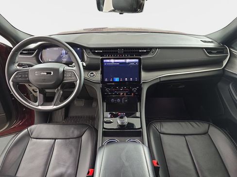 Used 2024 Jeep Grand Cherokee Limited w/ Luxury Tech Group II image 14