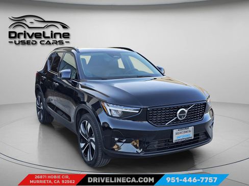 Used 2025 Volvo XC40 B5 Plus image 5