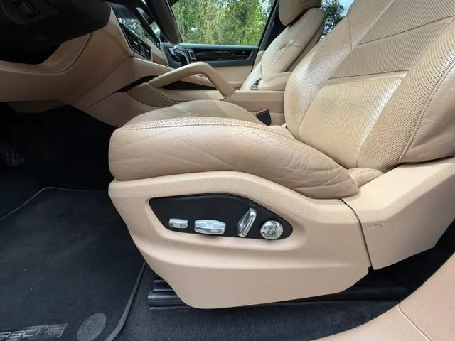 Used 2020 Porsche Cayenne AWD/4WD image 23