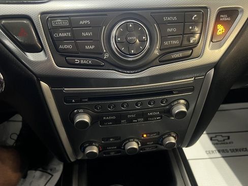 Used 2019 Nissan Pathfinder SL AWD/4WD image 16