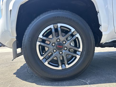 Used 2025 Toyota Tacoma TRD Sport image 12