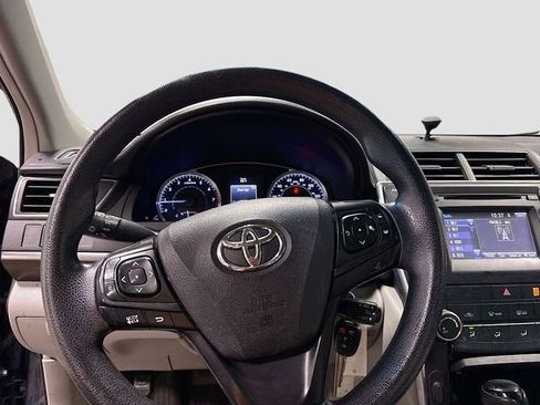 Used 2017 Toyota Camry LE FWD image 12