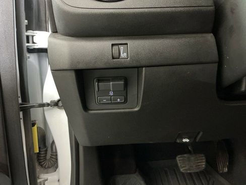 Used 2024 Chevrolet Colorado Trail Boss w/ Technology Package AWD/4WD image 16