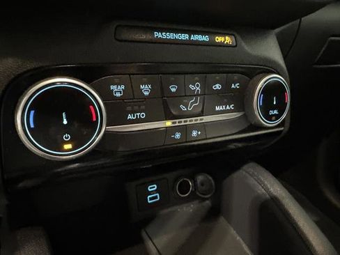 Used 2022 Ford Escape SE image 21