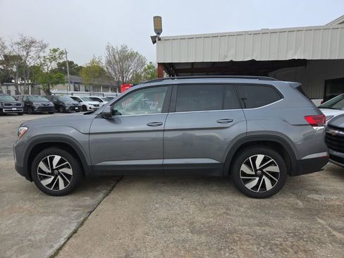 Used 2025 Volkswagen Atlas SE image 6