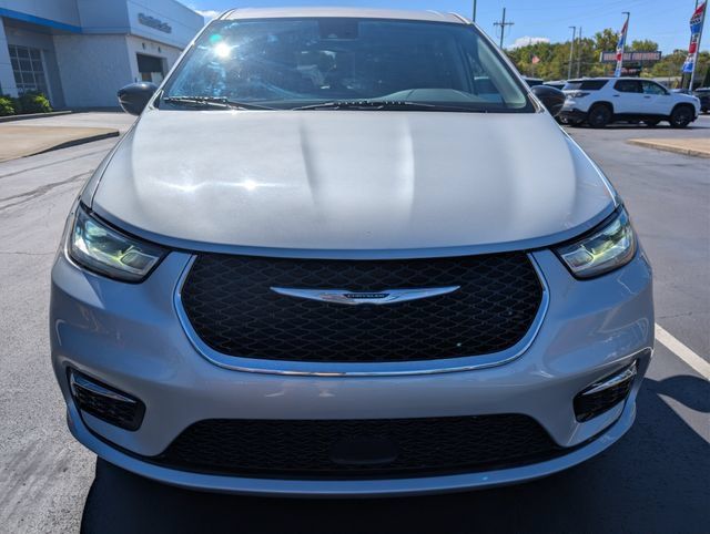 Used 2024 Chrysler Pacifica Touring-L FWD image 8