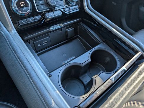 Used 2021 GMC Yukon Denali w/ Denali Premium Package image 19