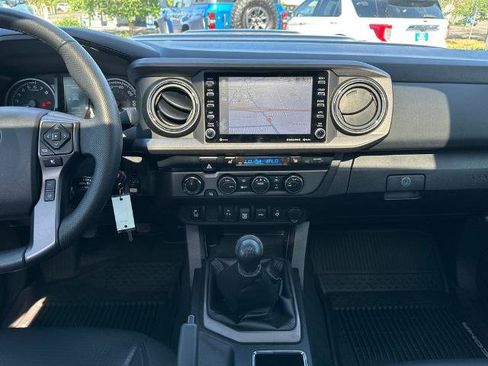 Used 2021 Toyota Tacoma TRD Sport w/ TRD Premium Sport Package AWD/4WD image 18