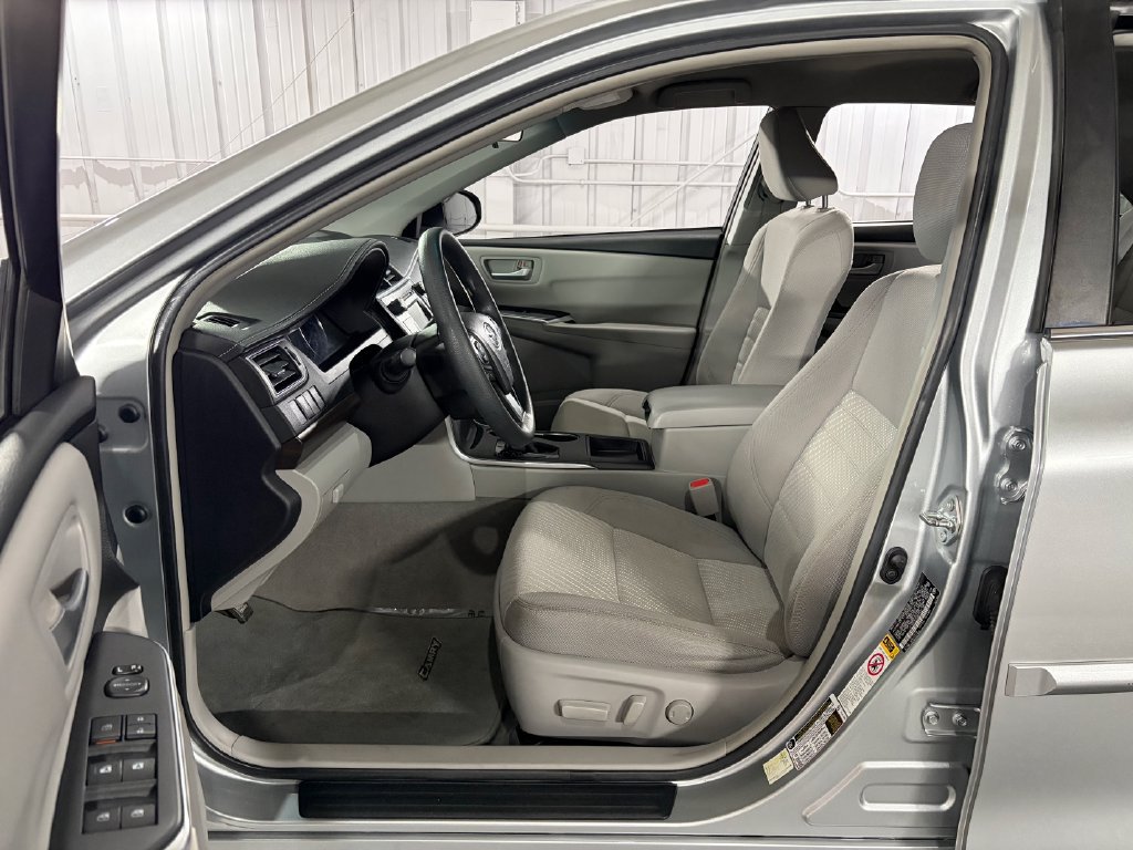 Used 2016 Toyota Camry LE FWD image 30