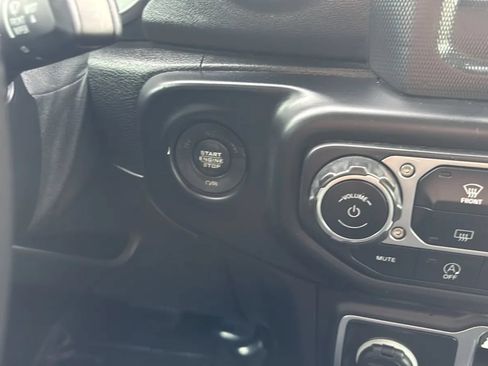 Used 2020 Jeep Gladiator Overland w/ LED Lighting Group AWD/4WD image 15
