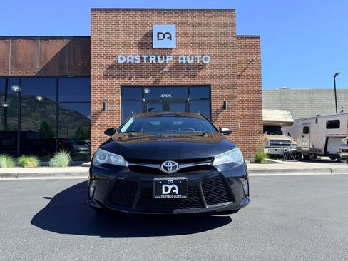 Used 2015 Toyota Camry SE FWD image 2