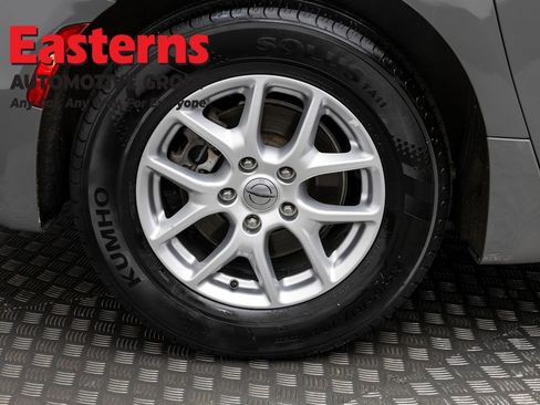 Used 2022 Chrysler Pacifica Touring-L image 32