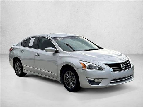Used 2015 Nissan Altima 2.5 S w/ Sport Value Package FWD image 11