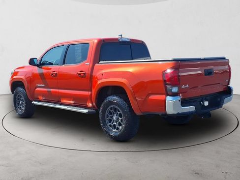 Used 2018 Toyota Tacoma SR5 AWD/4WD image 7