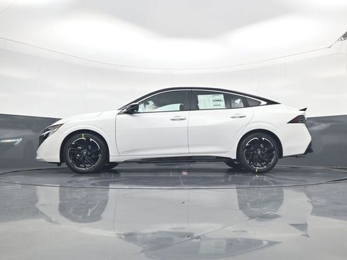 New 2026 Nissan Sentra SR w/ SR Premium Package FWD image 3