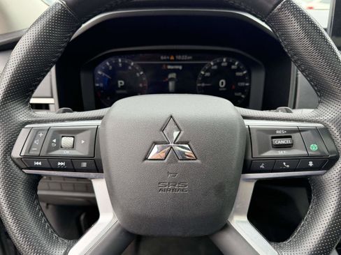 Used 2024 Mitsubishi Outlander FWD image 20