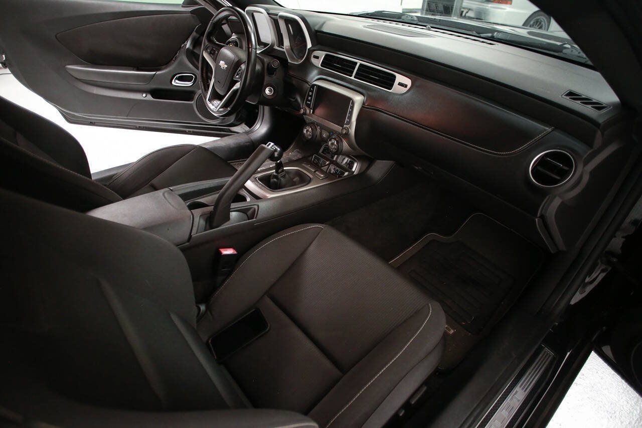 Used 2014 Chevrolet Camaro SS w/ RS Package RWD image 16