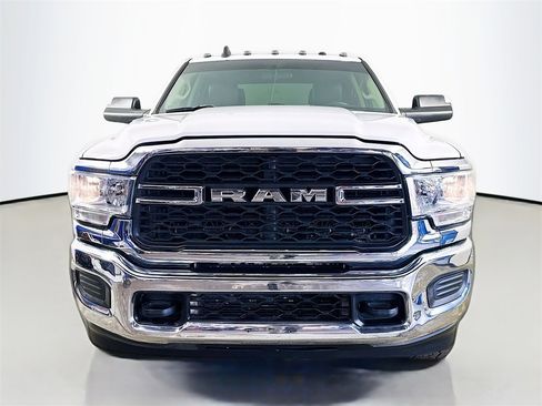 Used 2019 RAM 2500 Tradesman w/ Chrome Appearance Group image 2