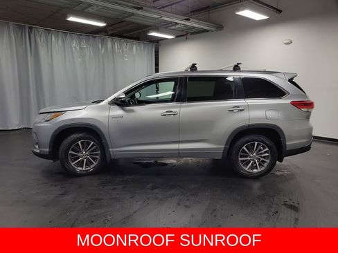 Used 2017 Toyota Highlander XLE image 5