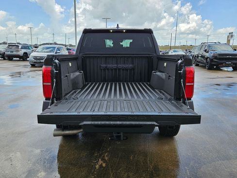 Used 2025 Toyota Tacoma SR AWD/4WD image 30