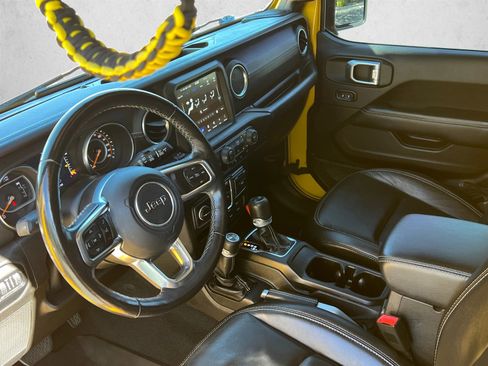 Used 2018 Jeep Wrangler Unlimited Sahara AWD/4WD image 10