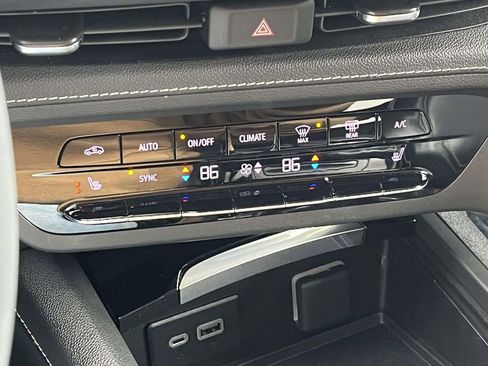 Certified 2023 Buick Envision Essence image 26