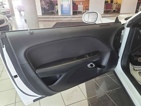 Used 2015 Dodge Challenger R/T w/ Quick Order Package 22B R/T image 8