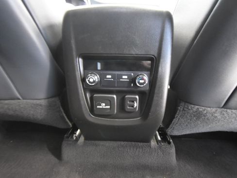Used 2019 Buick Enclave Essence w/ LPO, Sport Appearance Package AWD/4WD image 30