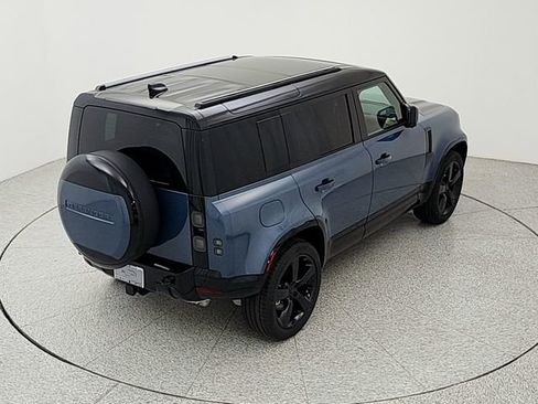 New 2026 Land Rover Defender 110 X-Dynamic SE image 32