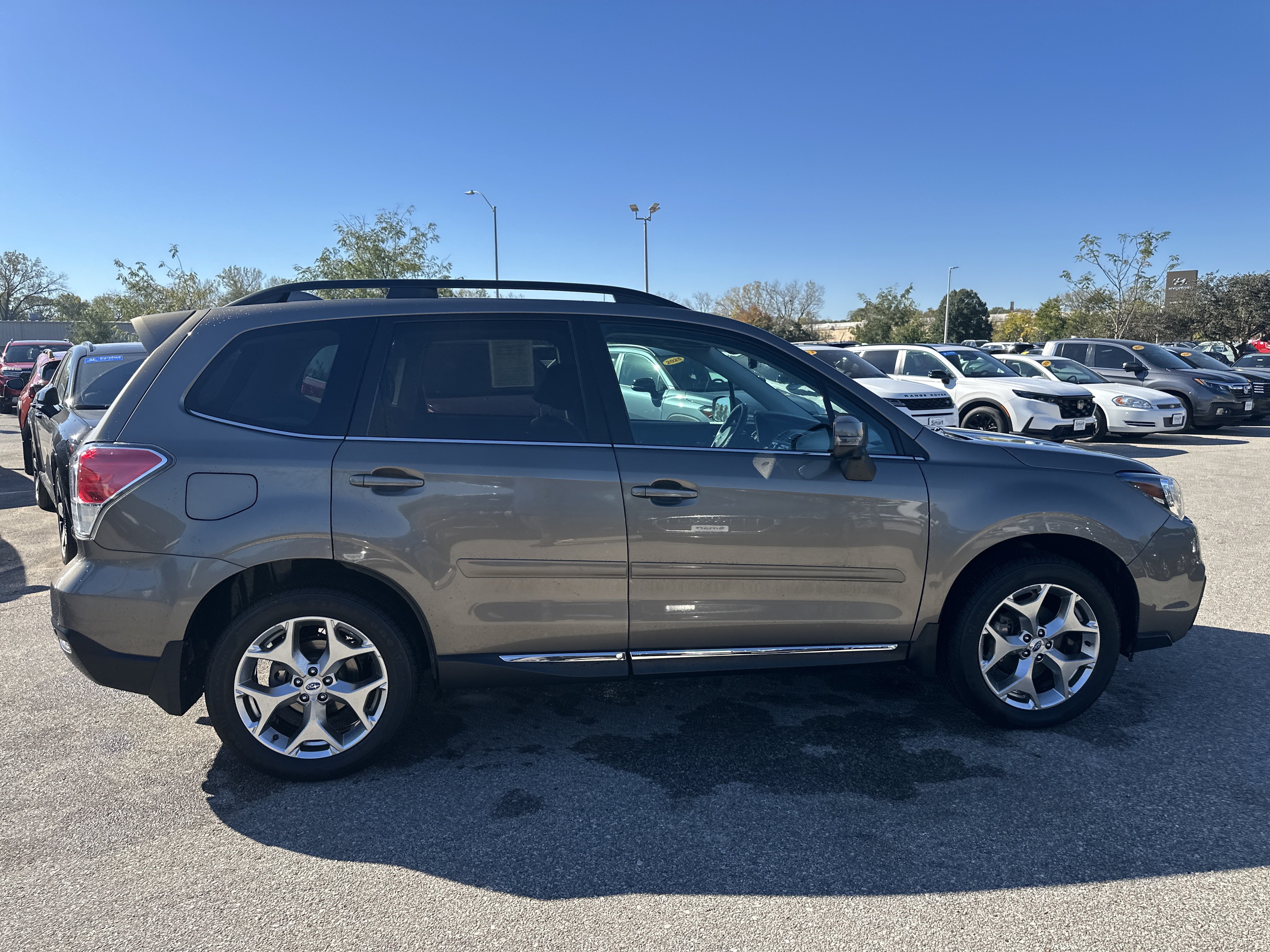 Used 2018 Subaru Forester 2.5i Touring w/ Popular Package #2 AWD/4WD image 3
