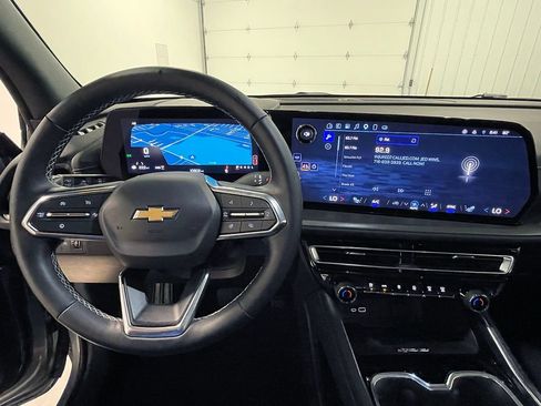 Used 2025 Chevrolet Traverse LT w/ Sun and Wheel Package AWD/4WD image 40