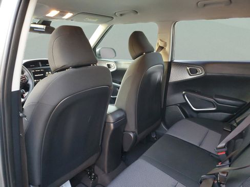 Certified 2025 Kia Soul LX w/ LX Technology Package FWD image 6