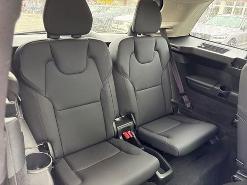 Used 2025 Volvo XC90 B6 Plus AWD/4WD image 14