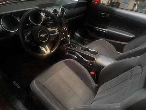 Used 2020 Ford Mustang Convertible RWD image 18