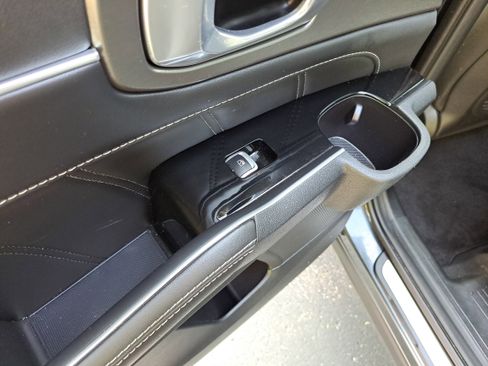 Used 2023 Kia Sorento SX image 11