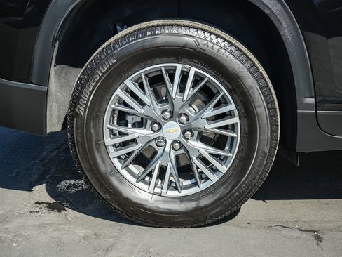Used 2025 Chevrolet Traverse LT w/ Driver Confidence Package FWD image 11