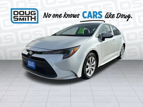 Used 2023 Toyota Corolla LE image 3